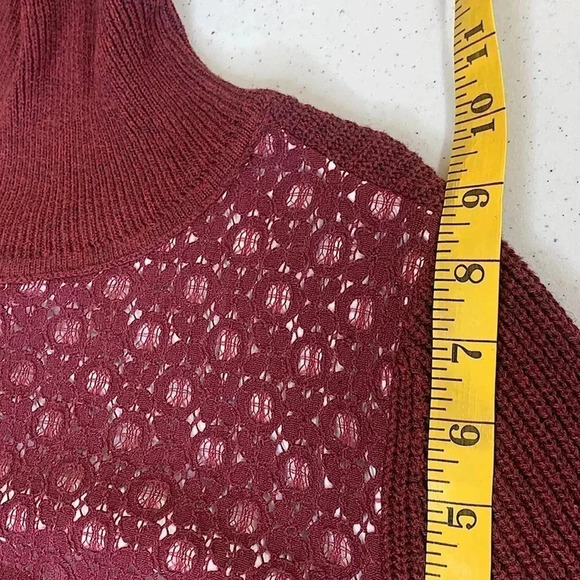 SIMPLY VERA Vera Wang Mock Layer Shirt Turtle Neck Laced Sweater Size M Burgundy - Picture 8 of 14